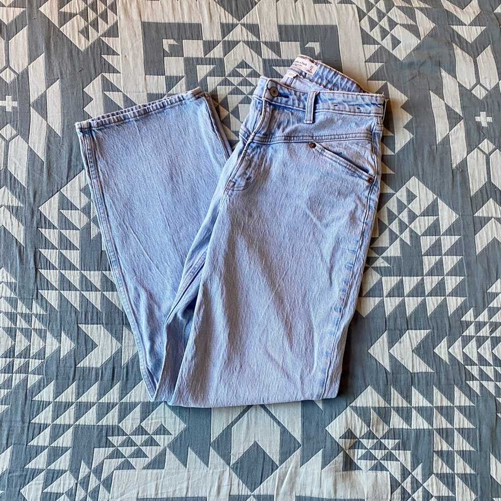 Abercrombie High Rise Relaxed Jean - Curve Love - Yoke Detail